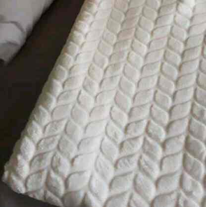 Selimut Putih Lembut