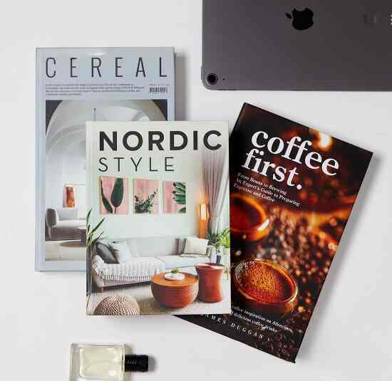 Buku Pajangan Dekorasi Kamar