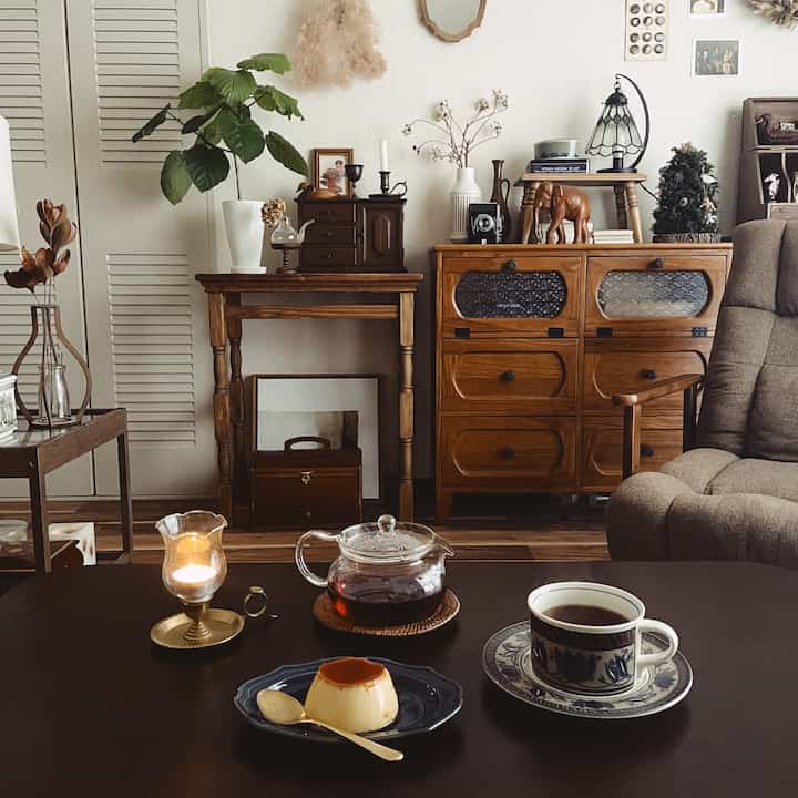 Cozy living room with natural tones and wood furniture, featuring coffee and pudding creating a home cafe atmosphere