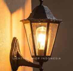 Lampu dinding hias taman