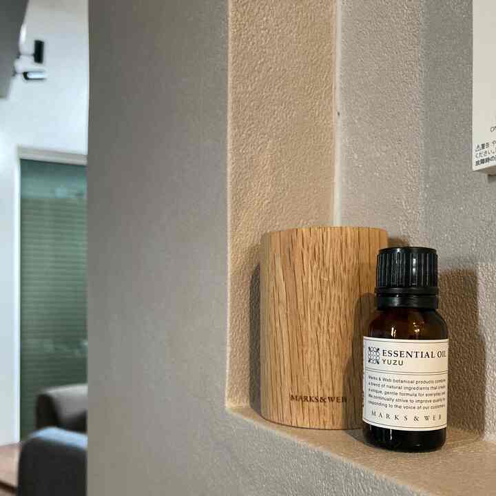 Natural-toned kitchen niche shelf featuring aroma wood and essential oil bottles creating a cozy vibe