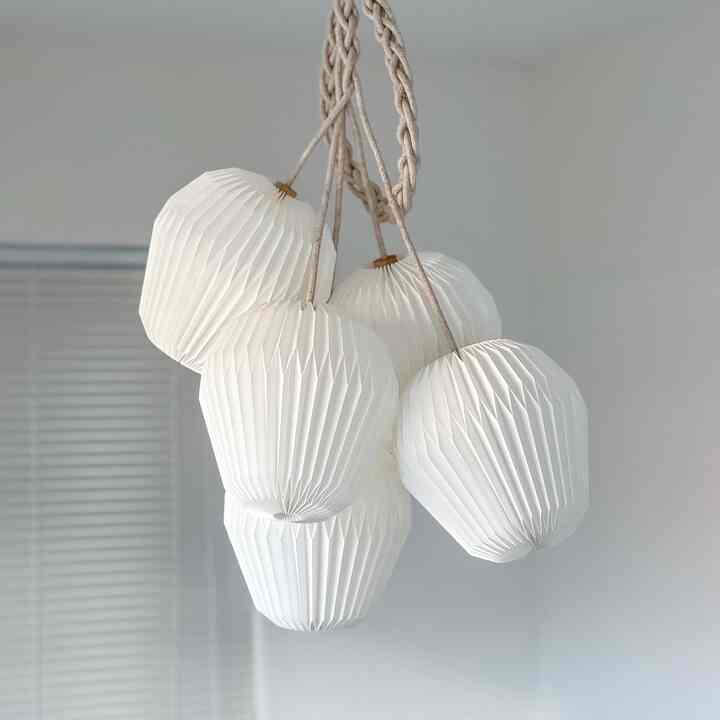 ダイニングの照明は一番の主役にしたかったので、華やかで可愛い照明にしました🌷

#レクリント #leklint #レクリントのある暮らし