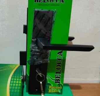 Handle pintu merk Belocca hitam