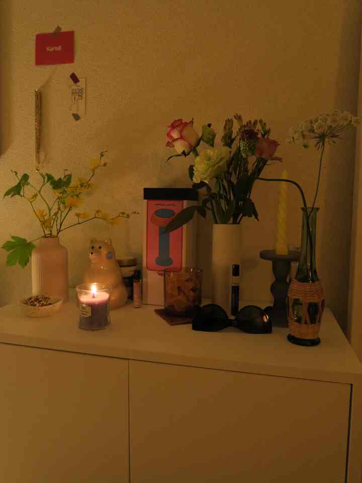 birthday barで買ったキャンドルは炊くとパチパチと木の音が聞こえる癒しキャンドル🕯️♡

お風呂やお部屋で楽しんでいます。
キッチンも小さくシンプル。
小さいキッチンには燕三条のラックがとても使いやすくて、洗い物も片付けもストレスなくできるのでとってもオススメです♡

#小さい部屋
#キッチン
#キッチン雑貨
#一人暮らしご飯
#キャンドル