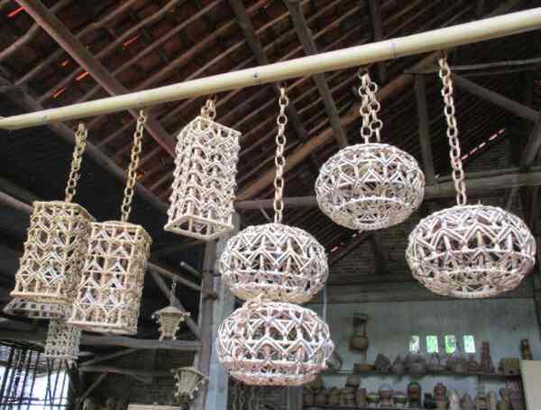 Kap lampu rotan