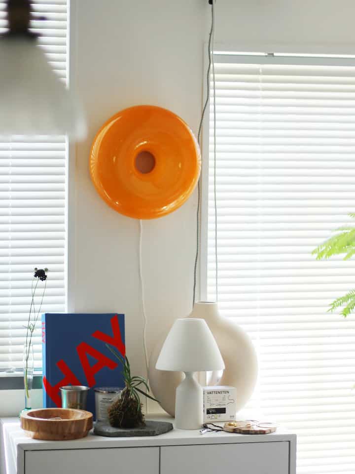 Kami merekomendasikan kelambu dengan lampu yang dipasang di dinding di atas kabinet.

#ikea #ikea照明