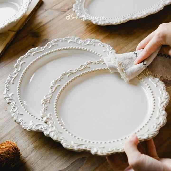 Piring Keramik Putih Retro