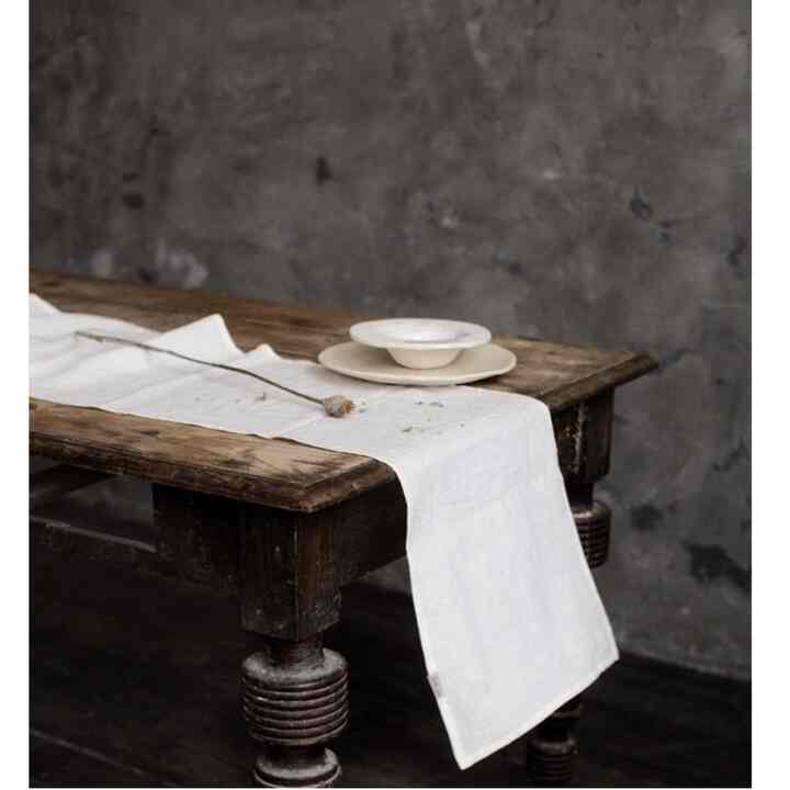 Linen table runner