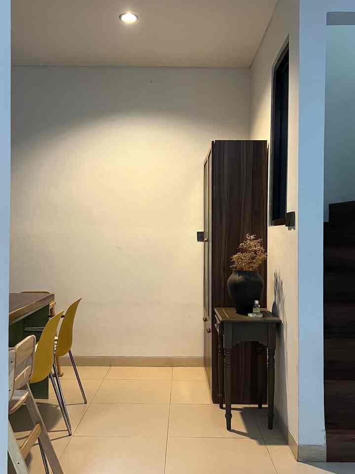 Suasana pukul 19.00🏠✨🪴 #midcenturyhome #90sqm #kitchenisland #ikea #zarahome 