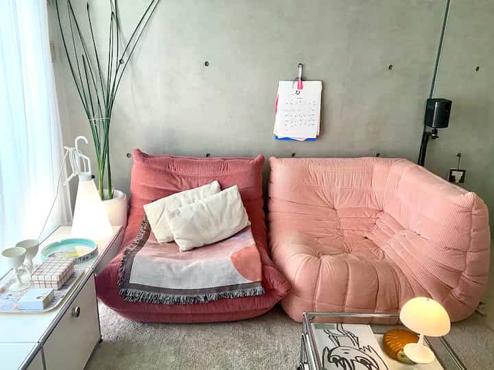 12月のカレンダーは白！

#ソファ #間接照明 #ポータブル #コードレス #プロジェクター #ラグ #ラグカーペット #サイドボード #usmハラー 