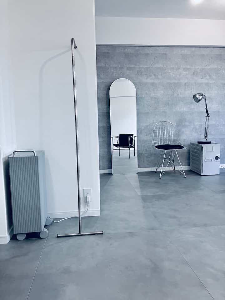 無機質な空間にしてみたくて、レイアウトしてみました😊

#無機質 #モノトーン #モノトーンインテリア #グレー #グレーインテリア #モルタル #ステンレス #アルミ #シルバー #シンプルなインテリア #シンプル 