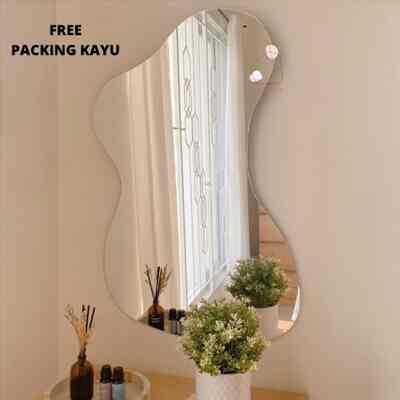 Kyra Cermin Dinding