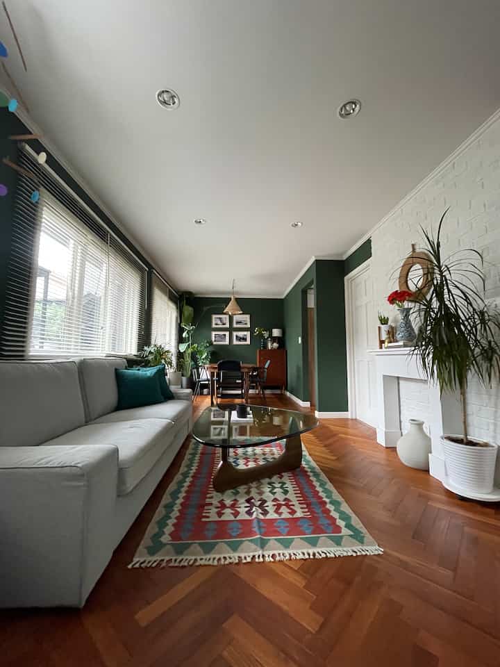 色に囲まれながら暮らしています♡
家を建てた時、天井、壁を全部屋ペンキで塗っていて、季節に合わせて色を塗り替えて楽しんでいます

#isamunoguchi #ikea #wallpaint #farrowandball
#イサムノグチ #イサムノグチコーヒーテーブル
#キリム #イケア #マントルピース #マントルピースdiy #ヘリンボーンフローリング #gplan #ジープラン 
