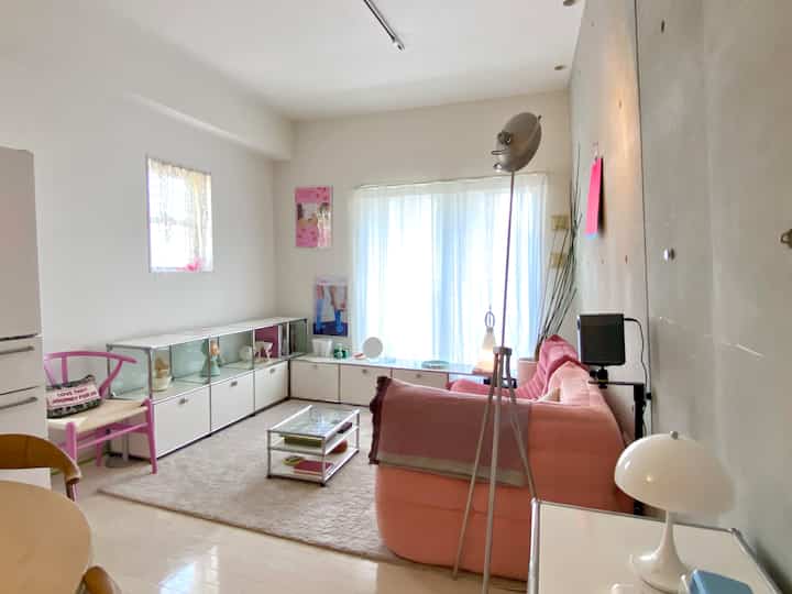 ダイニングからのリビング視点

#無印良品 #リーンロゼ #ロゼトーゴ #ligneroset #ルイスポールセン #丸型テーブル #usmハラー #ラグ #リビングルーム #リビング #ポスター #サイドボード 