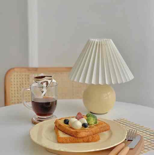 Lampu Meja Retro Lipit