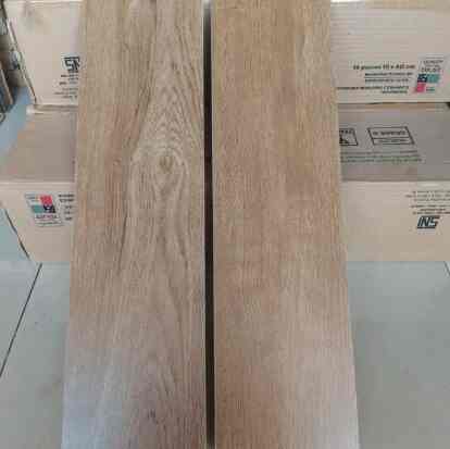 GRANIT MOTIF KAYU 15X60 NATURAL OAKWOOD