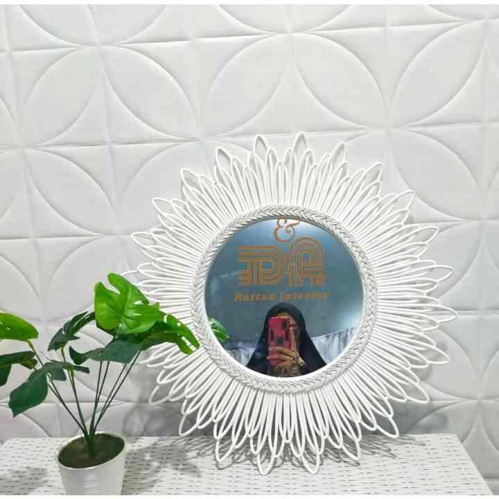 Cermin Dinding Rotan Bunga Matahari
