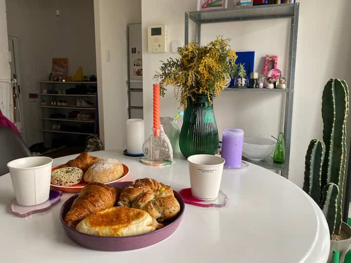 この陶器マグはずっと売り切れでなかなか買えない。。
可愛すぎるので入荷待ちcheckしててください　笑

#ikea #hay #haydesign #interior #interiordesign #myroom #goodmyroom #concrete #colorful #oneroom #bigoneroom #interiorstyling #livingroom #flower #flowerbase #designers #art#部屋 #観葉植物 #花 #花器 #間接照明 #コンクリート #打ちっ放し #2人暮らし #ビッグワンルーム #フルイドアート #レジン #デザイナーズ