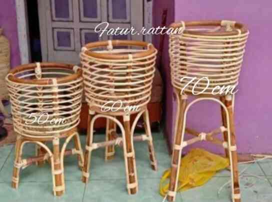 Standing Pot/ Pot Bunga Rotan Pernis