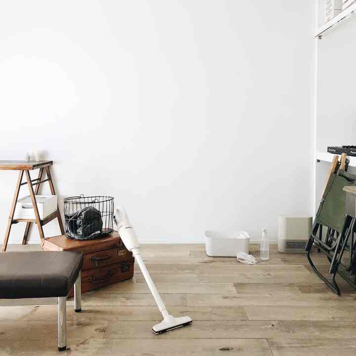 色々どかして掃除の時間 🧹🪣

#ワークスペース #コードレスクリーナー #ファンヒーター #古道具 