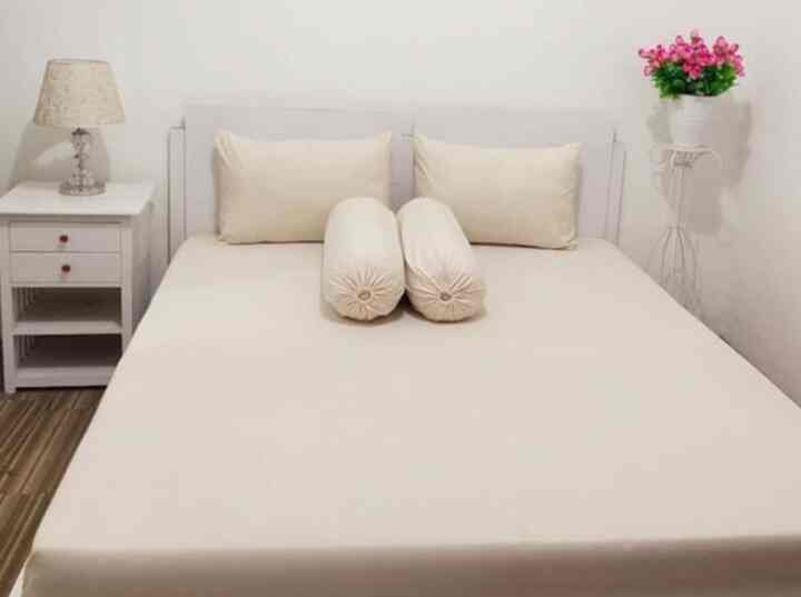 Sprei Embos Polos 180 x 200 - Light Cream