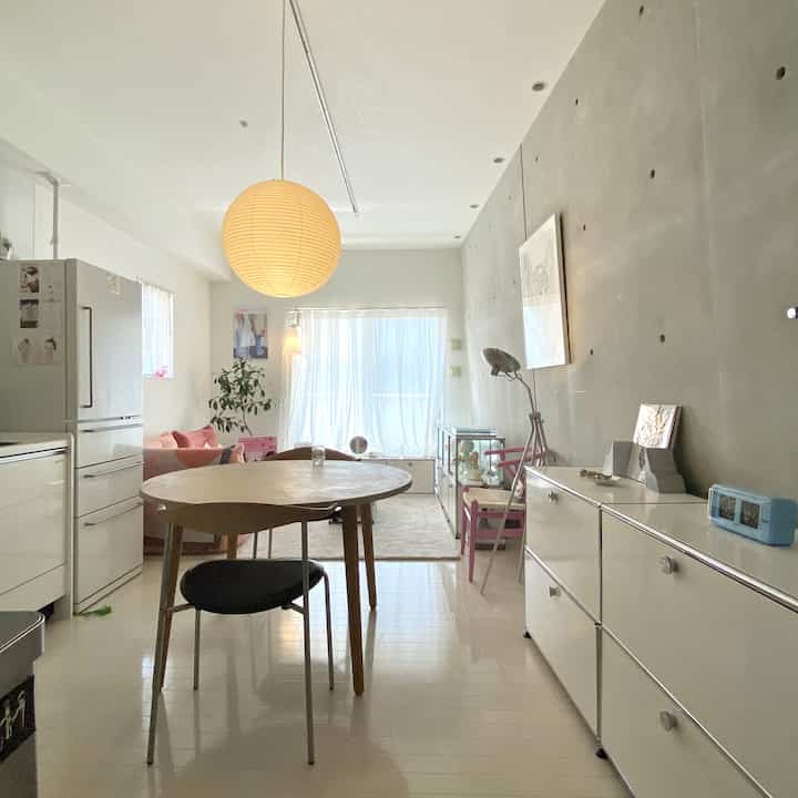 ダイニングとリビングの関係

#usmハラー #ラフィンゲート #モールテックス #丸型テーブル #ダイニングテーブル #ダイニングルームインテリア #ダイニングテーブルチェア #ペンダントライト #isamunoguchi #イサムノグチ #akari #サイドボード 