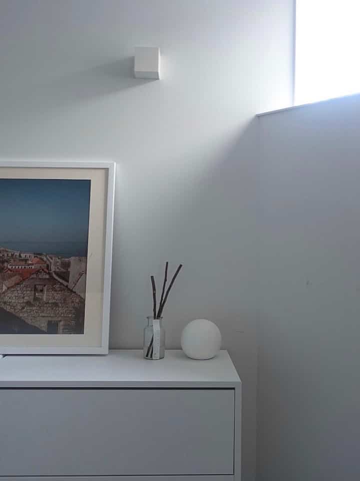 寝室の一角
自然光が入って気持ちいいです☺️

#寝室のインテリア #棚のインテリア 