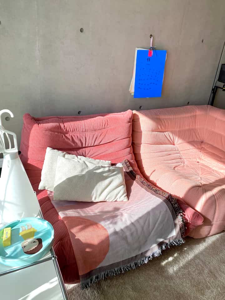 The sun shines brightly in winter


#Sofa #照明 #サイドボード #ラグ #カーペット #usmハラー #クッション #ブランケット #トレイ