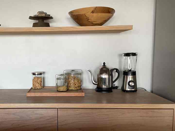 Favorite tools for the kitchen.
Russell Hobbs kettle is the second generation◎
This slim blender is great for making soups, smoothies, and even Frappuccinos.
Add granola and nuts to Peter Ivy and add your favorite toppings to the yogurt.

#Kitchen #朝ごはん #家電 #ラッセルホブス
#Peter Ivy #ケトル #ブレンダー
#Breakfast #tool