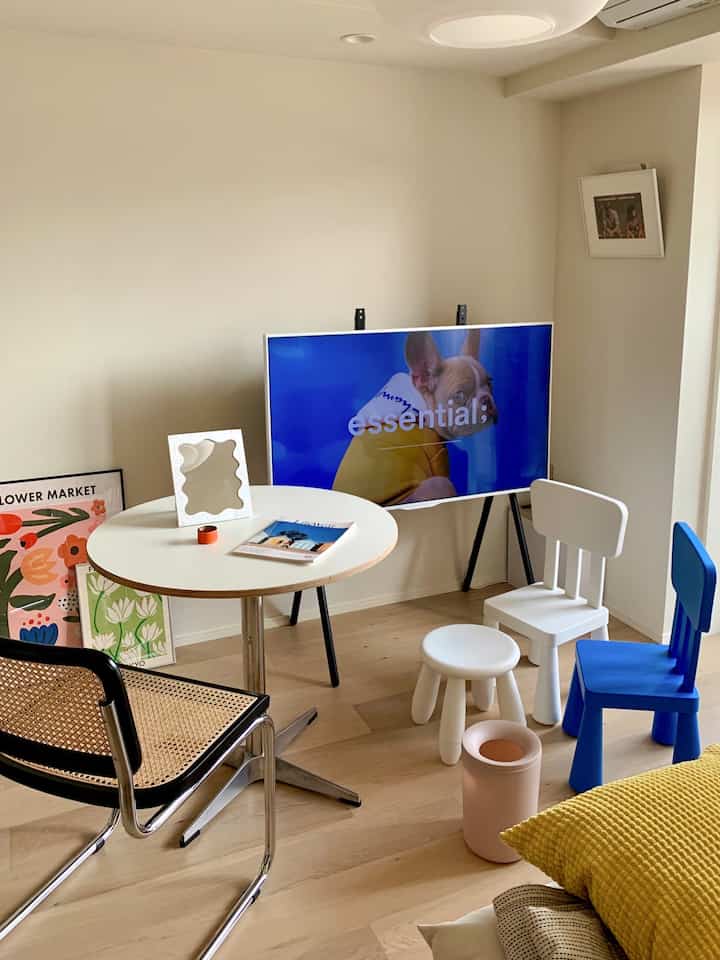 カラフルな家づくり🏠💛💙💚
싼 가구로 갖추어지므로 저장하고 보답해  #내집 #일상스타그램
 #데이리그럼 #홈데코 #집 #소파 #의자 #midcentury #homesweethome #한국인테리어 #ルームツアー #주방 #관엽식물 #照明 #ligneroset