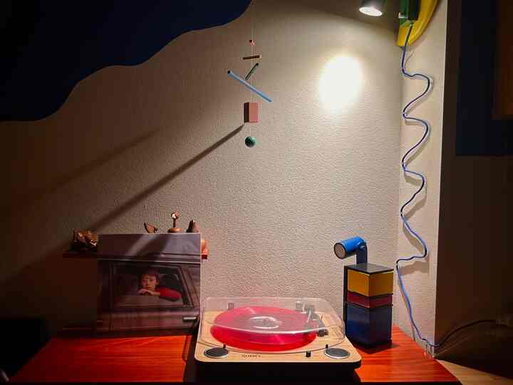 2023.9.18
本日は羊文学のライブに行ってきたので
その余韻でレコードを...🐏

#レコード #MOMA #ikea #Record #カラフルなインテリア #音楽のある暮らし