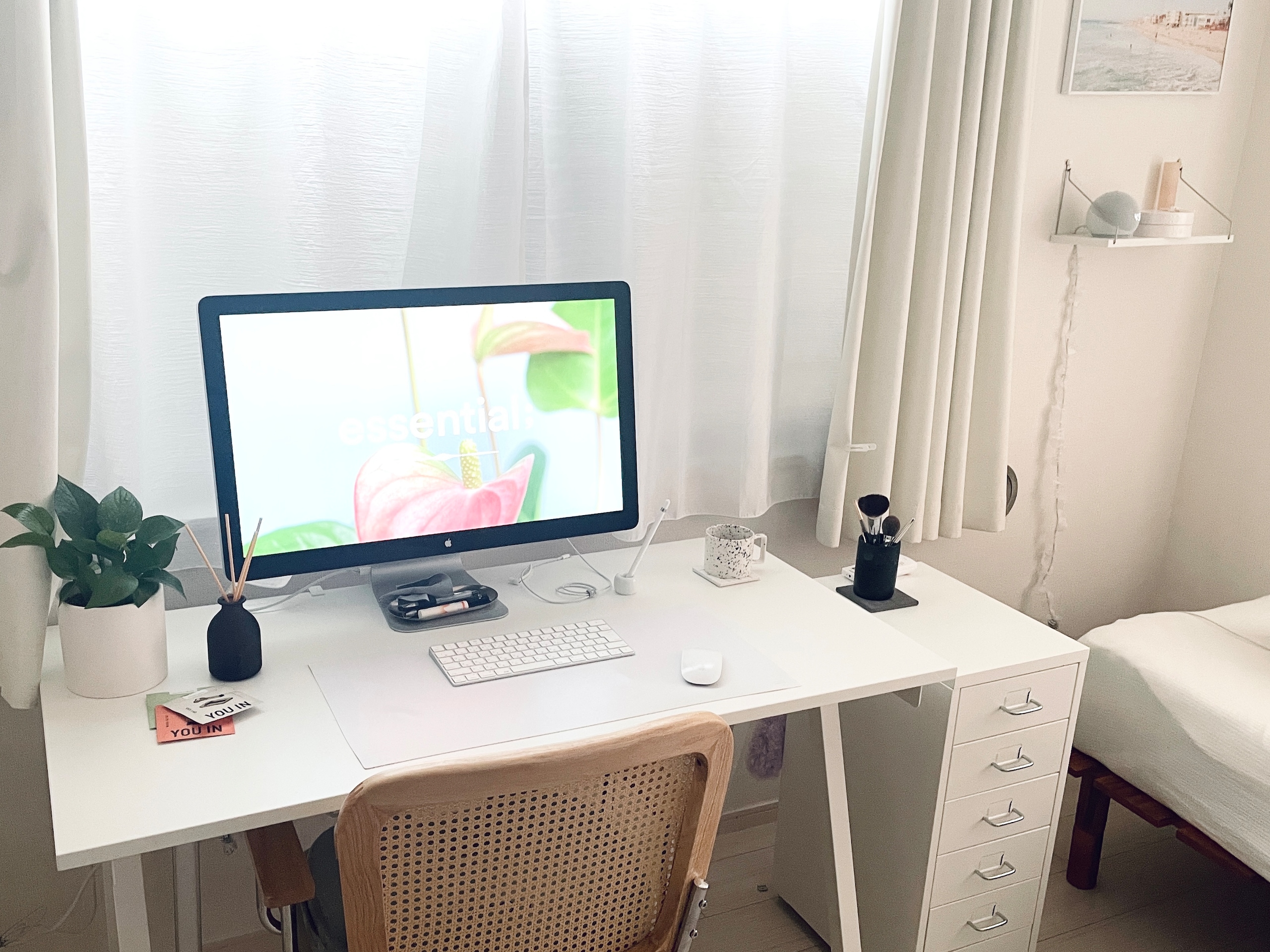 TROTTEN トロッテン デスク 120x70 cm［4色］を使ったインテリア