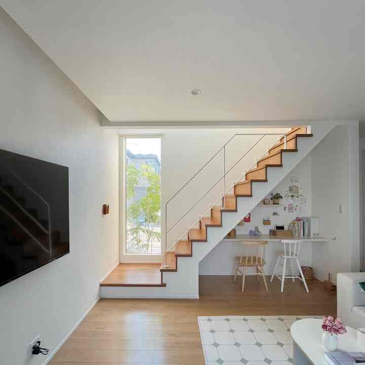 涼しい＋温かいおひさま
秋晴れとはこのこと🫶🏻
ずっと秋がいいなぁ🍂🌰

#韓国インテリア
#リビングイン階段
#ホワイトウッドインテリア 