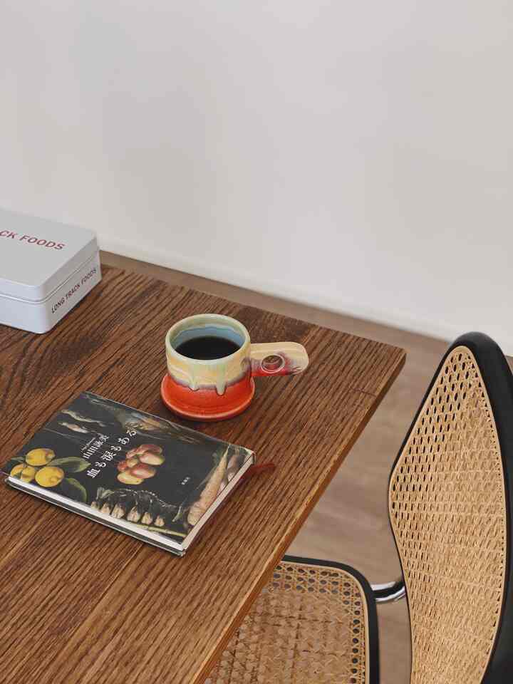 このマグ本当に大好き。可愛いなぁ。
クッキー食べながら気になっていた本を読む📕

#おやつ #読書 #マグカップ 