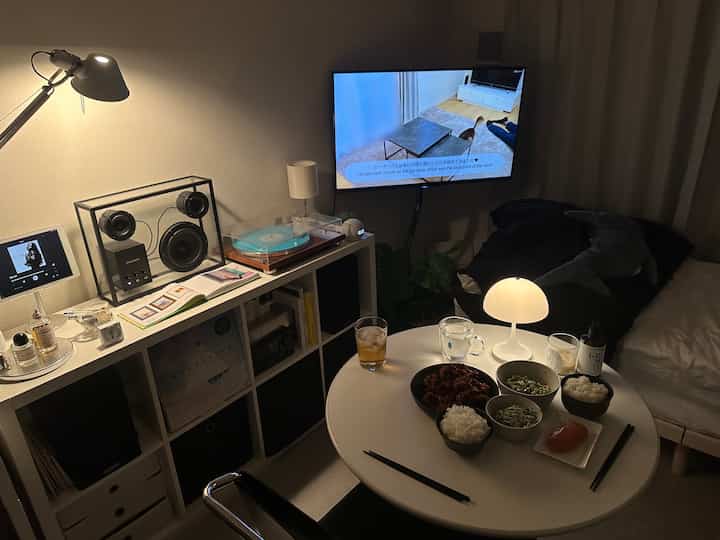 この部屋で食べる夜ご飯はいつも😋
#ナイトルーム #インテリア