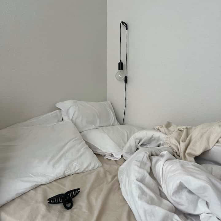 ベッドコーナー 𓅯 ⸒⸒

#ベッド #ベッドルーム #テキスタイル #無印 #無印良品 #洗いざらし #シーツ #ホワイトインテリア #ナチュラルインテリア #海外インテリア #和風インテリア #シンプルインテリア #一人暮らし #一人暮らしインテリア  #ワンルーム #ワンルームインテリア #interior #room #home
