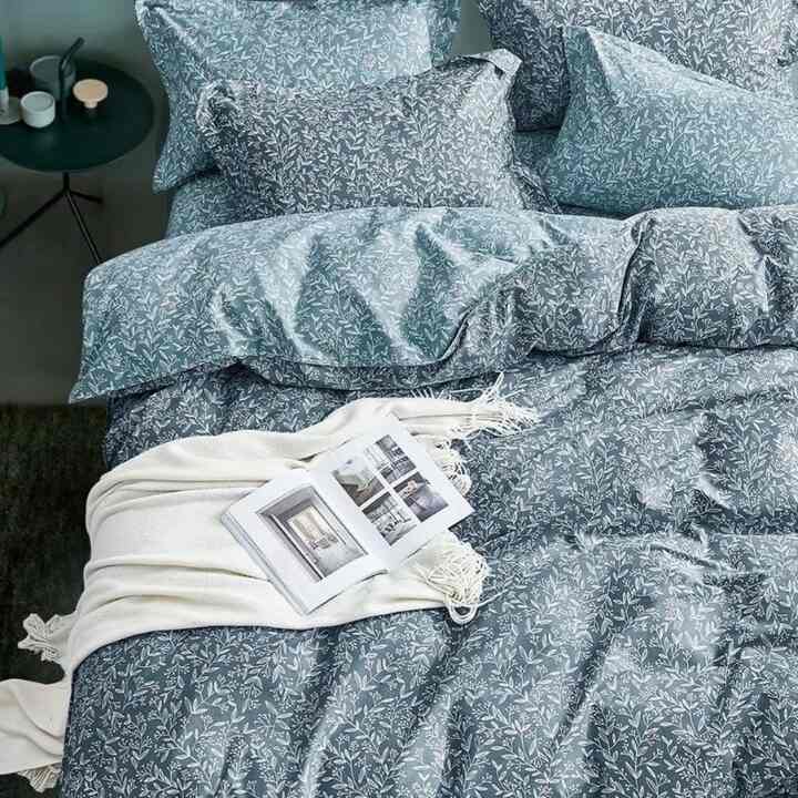 Bedcover + Sprei Katun Biru Two Tone