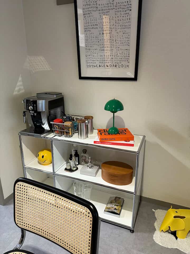 朝のコーヒーが淹れるのが楽しくてより一層早く起きるのが楽しみになりました☺️

#instahome #interior #usmハラー #usmhaller #DELONGH #cofetime #コーヒーマシン #リビングルーム #リビングルームスタイリング 