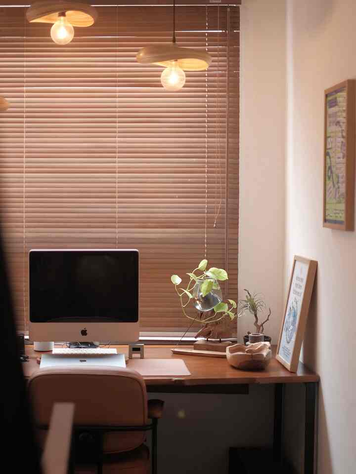 #workingarea yang suka diganti-ganti beberapa dekorasinya agar suasana kerja tidak monoton dan lebih semangat cari cuan hihi

 #midcenturyjapanese #homedecorinspo #aesthetichomedecor #tinyhouselivinghigh
