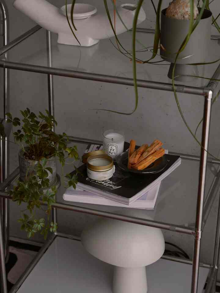 sudut aroma🤍🌿🪵

#Lilin Aroma #パロサント