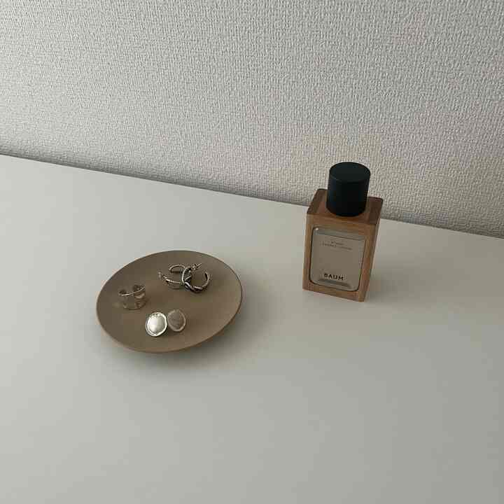 どんな風にディスプレイしようか考えてる時間が楽しいˎˊ˗

#baum #化粧水 #gis #お皿 #プレート #ディスプレイ #アクセサリー #ホワイトインテリア #ナチュラルインテリア #海外インテリア #和風インテリア #シンプルインテリア #一人暮らし #一人暮らしインテリア  #ワンルーム #ワンルームインテリア #interior #room #home