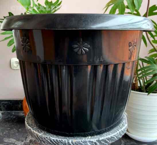 Pot bunga tanaman plastik hitam