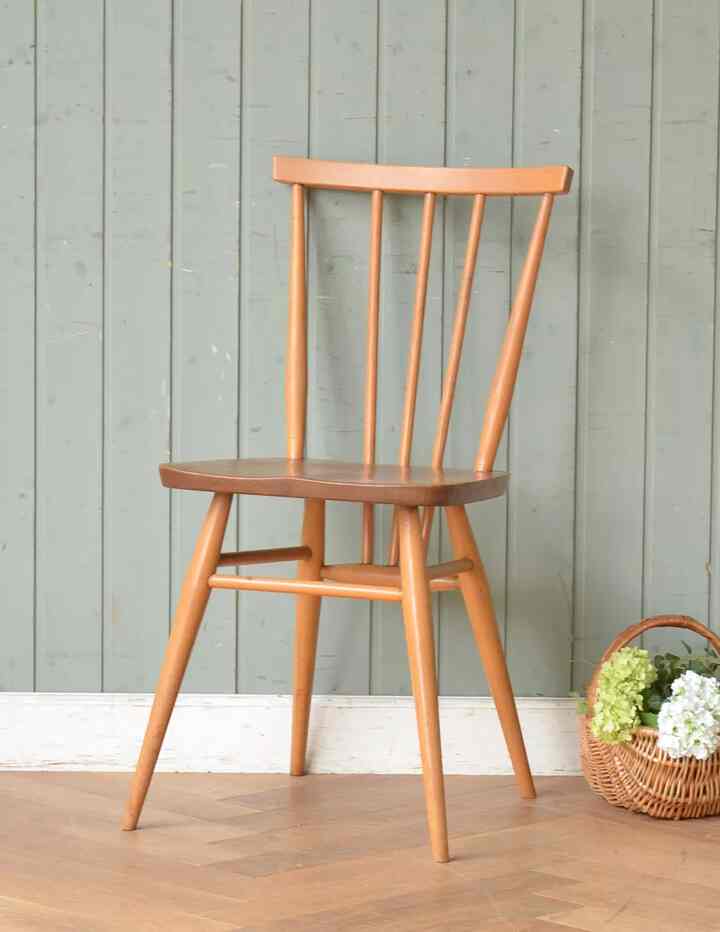 アーコールのスティックバックチェア