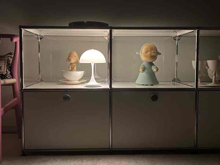 夜はこんな感じ

#usmハラー #ルイスポールセン #louispoulsen #usmhaller #カールハンセン #ch24 #yチェア #ラグ #ラグカーペット #ショーケース #照明 #照明インテリア #照明スタンド #ポータブルライト #フィギュア #奈良美智　