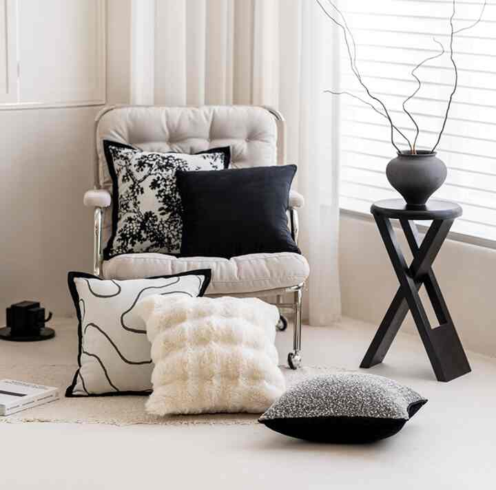 Sarung Bantal Sofa 45x45cm Hitam Premium