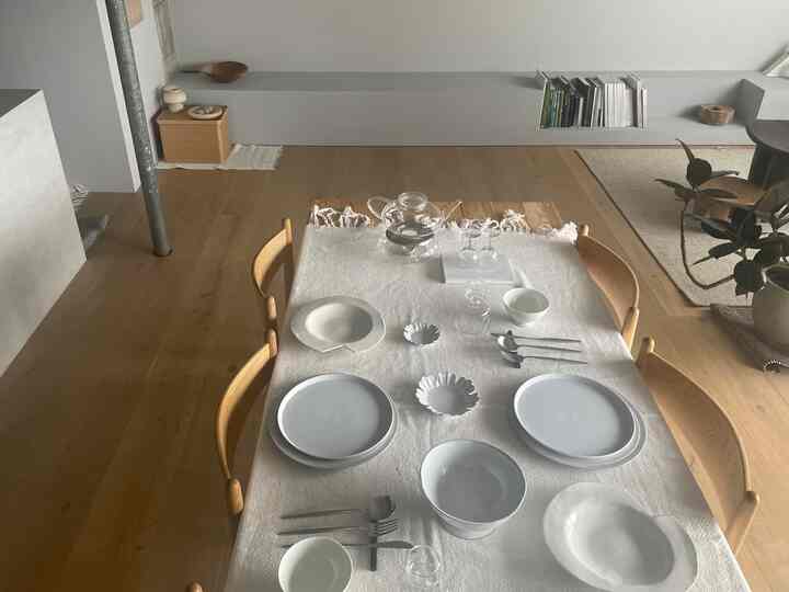 Meja satu hari 🍽️
Saya juga suka mengoleksi peralatan makan dan mengoordinasikan meja.
Tentukan sebuah tema.
Hari ini serba putih, persiapan sarapan hari Minggu🥞

#Meja makan #テーブルコーディネート #ダイニングルーム #ダイニングテーブル #ダイニングチェアー #食器 #アスティエ #有田焼 #birbira
#Sarapan hari Minggu