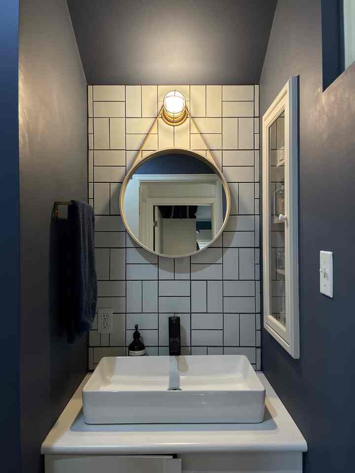 This is the bathroom that we DIYed and changed by ourselves.
I wanted to paste the tiles in this shape, so I did my best!
We also replaced the washbasin by ourselves.
We are also replacing faucets.
The walls are also being repainted.
It's so different from the previous washroom,
I'm surprised that we were able to make it this far.
It's my favorite space.
#interior #bathroom #diy #インテリア #洗面所#subway tile