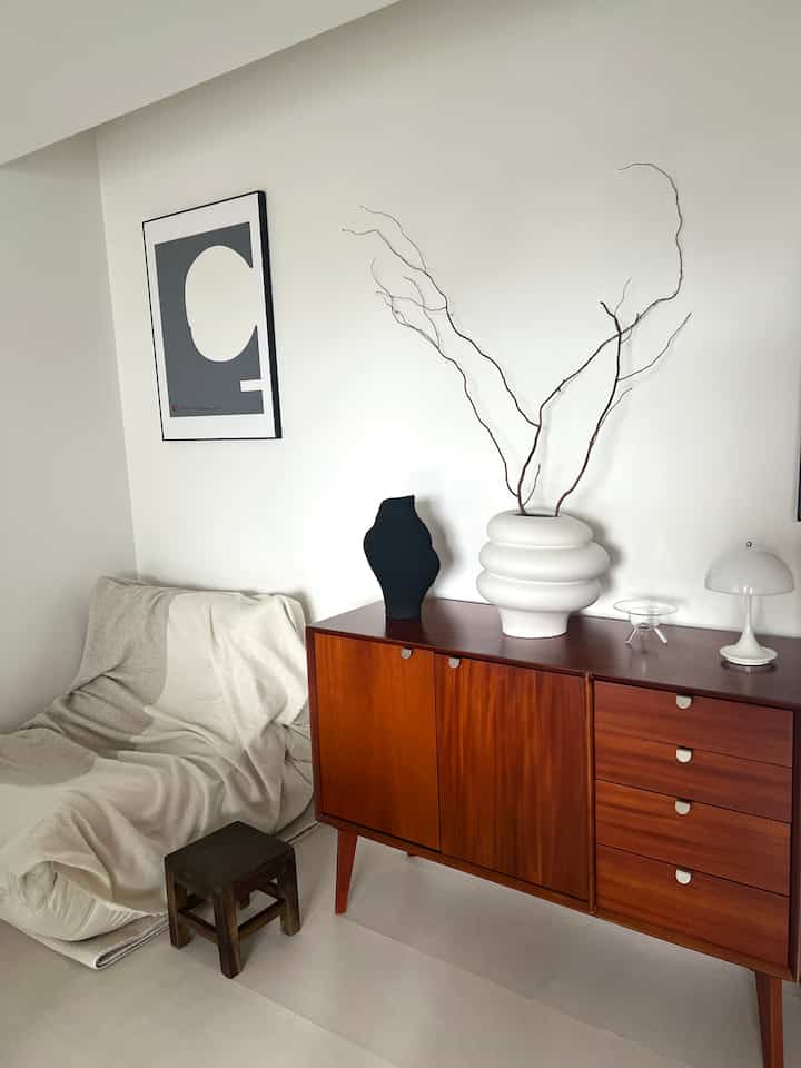 Saya hanya menaruh barang favorit saya di dada 🖤


#nordicdesign #mordernliving #가구 #인테이어소품 #방꾸미기 #집스타그램 #집꾸미