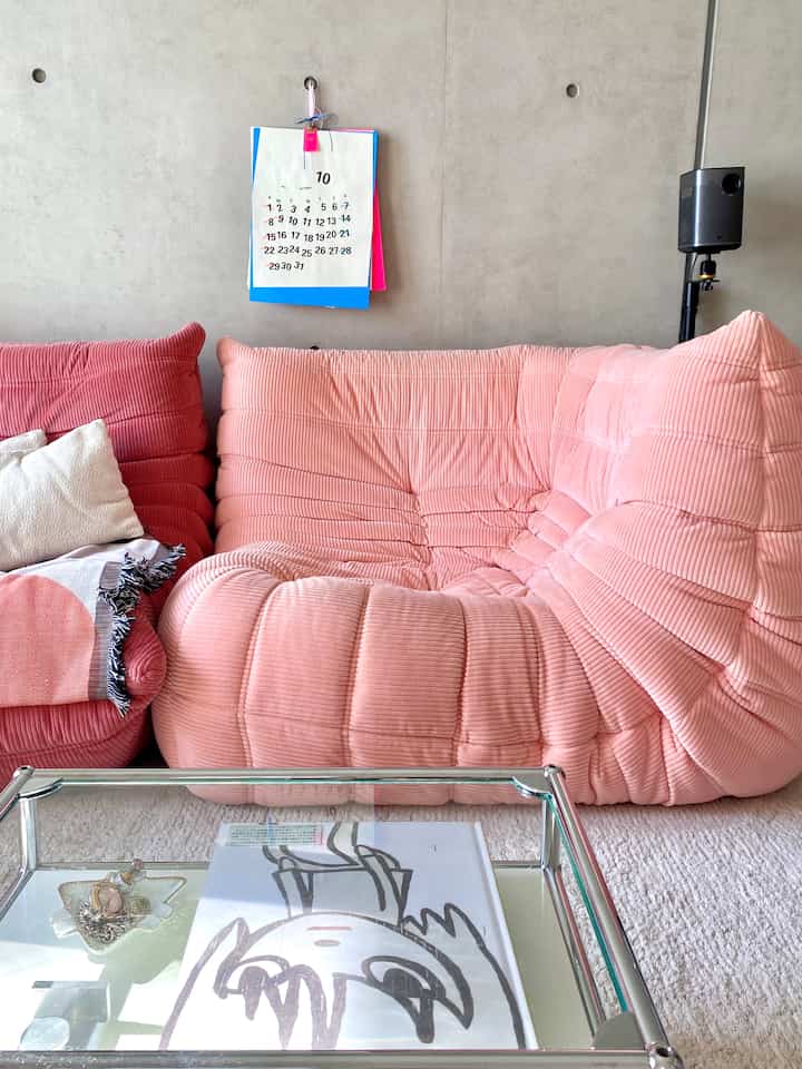 Autumn is full of sunshine

#Sofa #ligneroset #リーンロゼ #奈良美智 #yoshitomonara #usmハラー #カーペット #ピンクのインテリア #インテリア #カレンダー #カラフルなインテリア