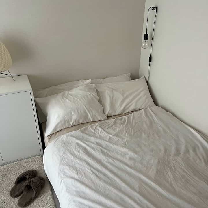 ベッドルーム周りをご紹介 𓅼
ベッドテキスタイルは全て無印の洗いざらしを使ってます
肌触りが気持ちよくておすすめです𓂃𓈒𓏸

#ベッド #ベッドルーム #テキスタイル #無印 #無印良品 #洗いざらし #シーツ #ホワイトインテリア #ナチュラルインテリア #海外インテリア #和風インテリア #シンプルインテリア #一人暮らし #一人暮らしインテリア  #ワンルーム #ワンルームインテリア #interior #room #home